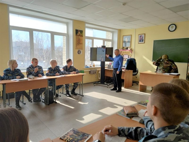 Общественник МУ МВД России «Ногинское» провел беседы с курсантами колледжа