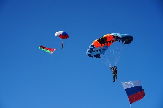 🤝 Масштабные учения МЧС России и Белоруссии:справились на «отлично» n n🔴 Вчера на полигоне Ногинского спасательного центра состоялись масштабные демонстрационные учения МЧС России и Беларуси, приуроченные к 25-й годовщине образования Союзного государства